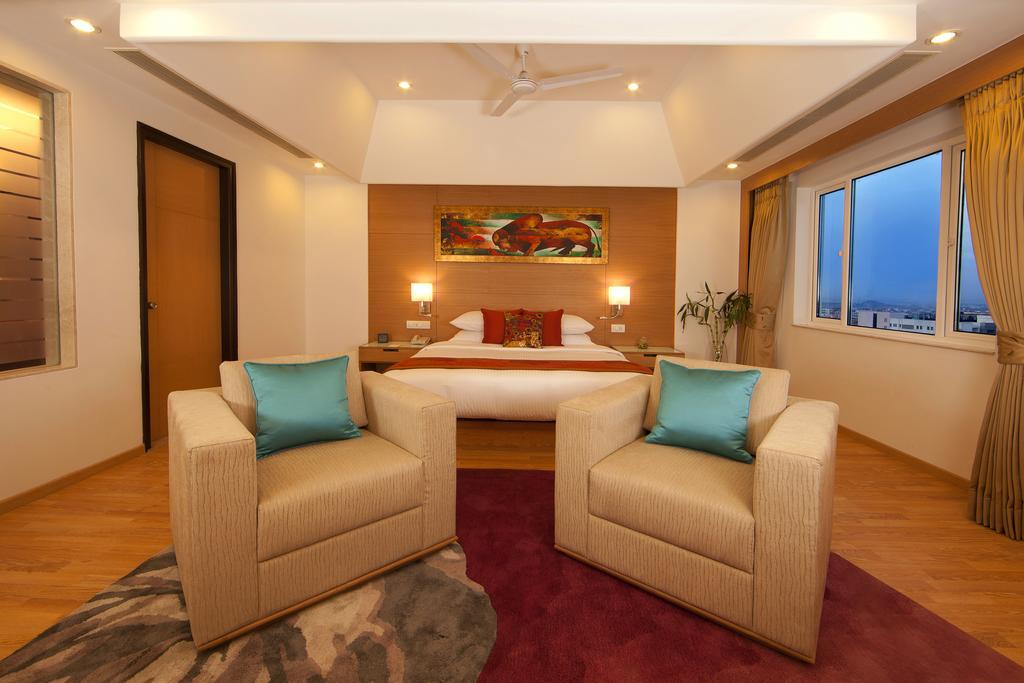 Lemon Tree Hotel, Gachibowli, Hyderabad Exterior photo