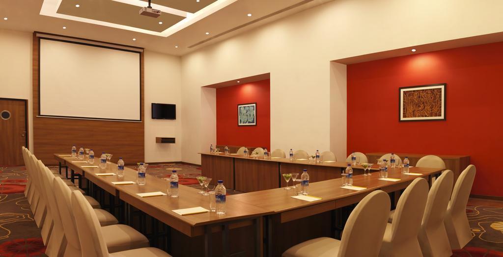 Lemon Tree Hotel, Gachibowli, Hyderabad Exterior photo