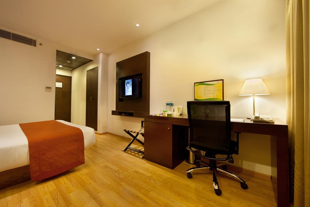 Lemon Tree Hotel, Gachibowli, Hyderabad Exterior photo