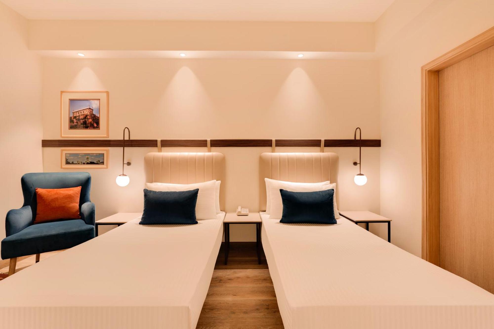 Lemon Tree Hotel, Gachibowli, Hyderabad Exterior photo