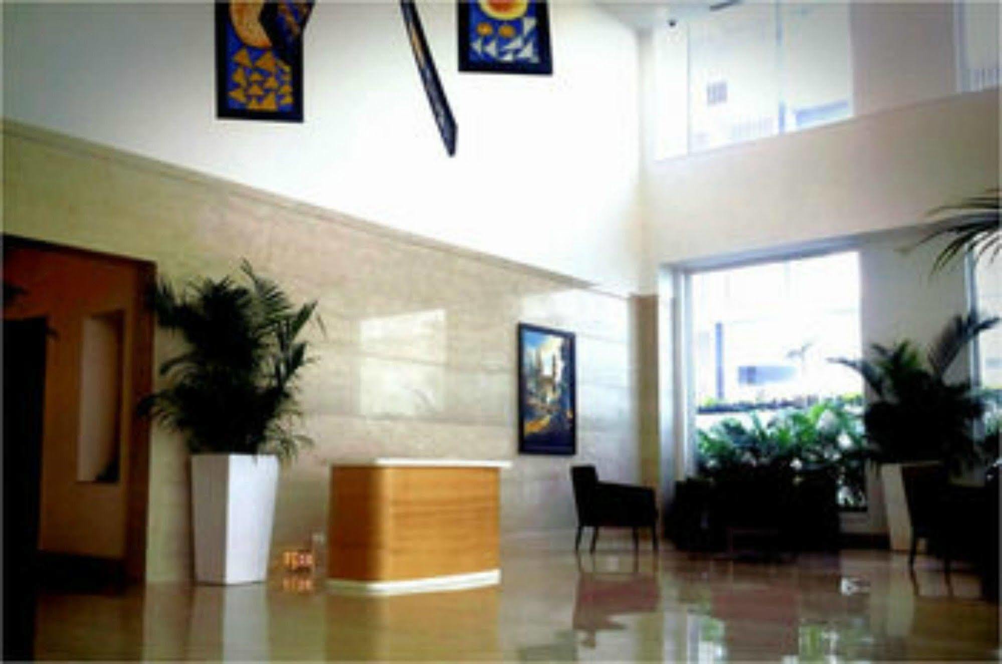 Lemon Tree Hotel, Gachibowli, Hyderabad Exterior photo