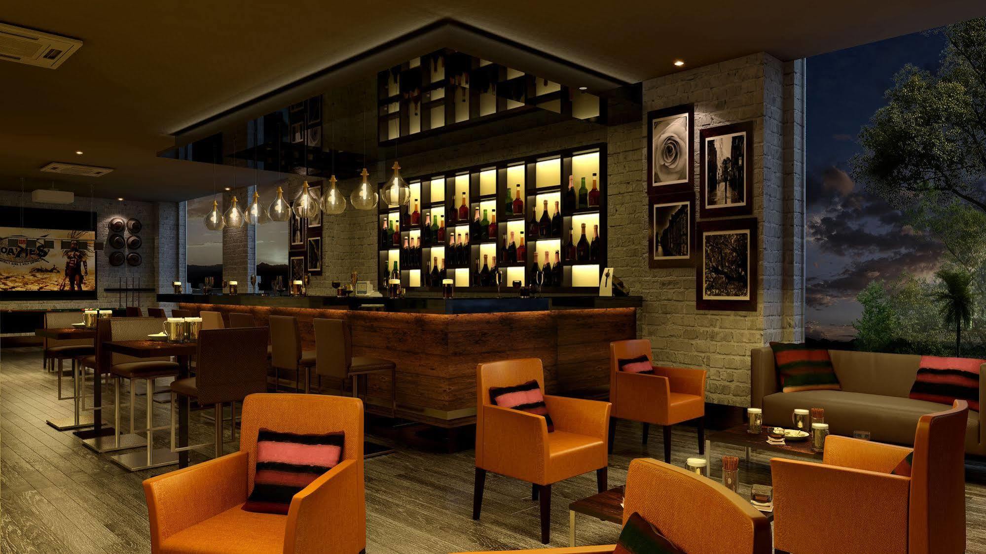 Lemon Tree Hotel, Gachibowli, Hyderabad Exterior photo