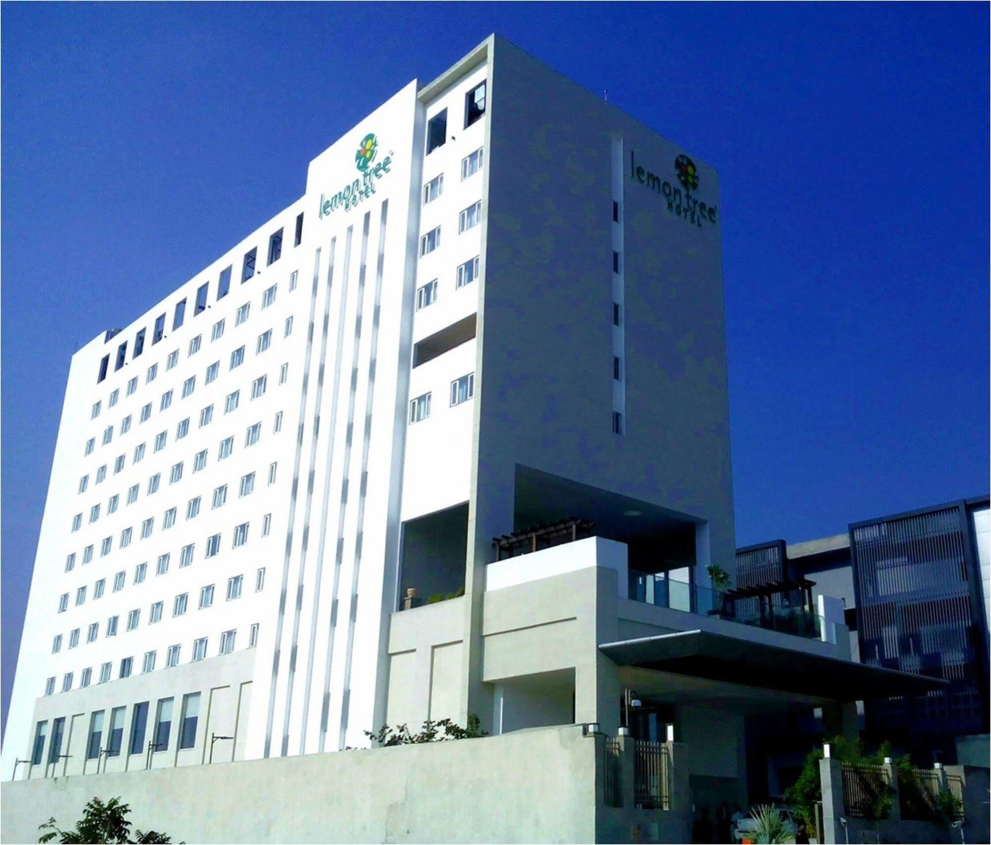 Lemon Tree Hotel, Gachibowli, Hyderabad Exterior photo