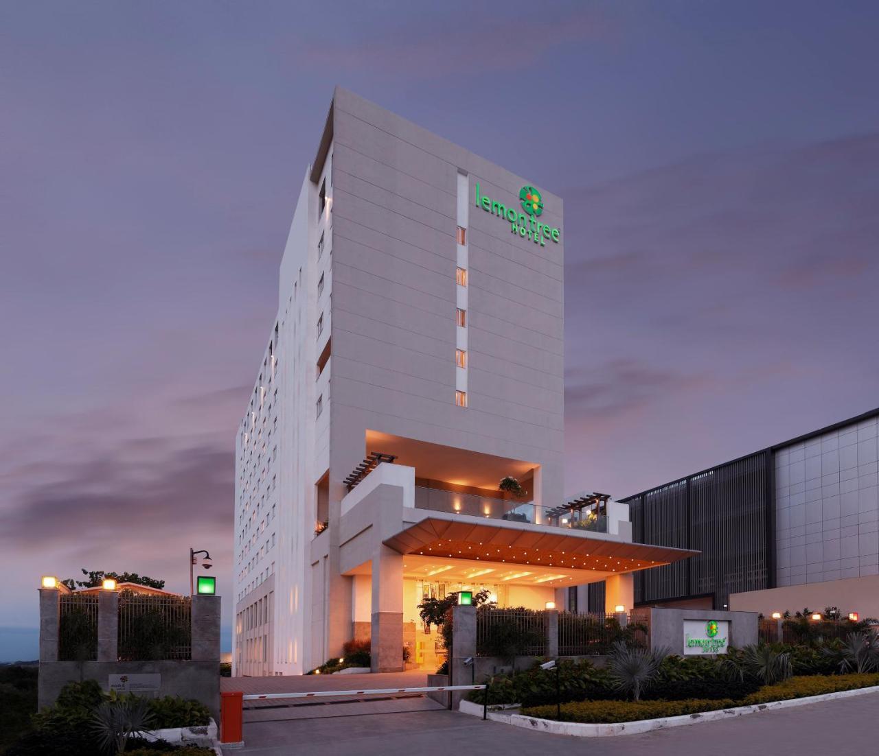 Lemon Tree Hotel, Gachibowli, Hyderabad Exterior photo