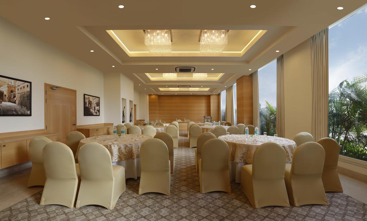 Lemon Tree Hotel, Gachibowli, Hyderabad Exterior photo
